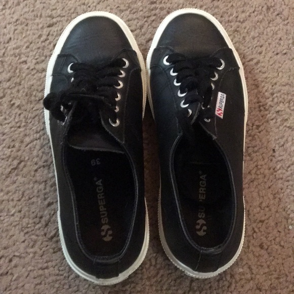 Black leather Superga size 8 is womens - Picture 3 of 6